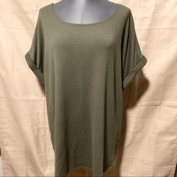 Tops - Textured Olive Green Short Sleeve Top